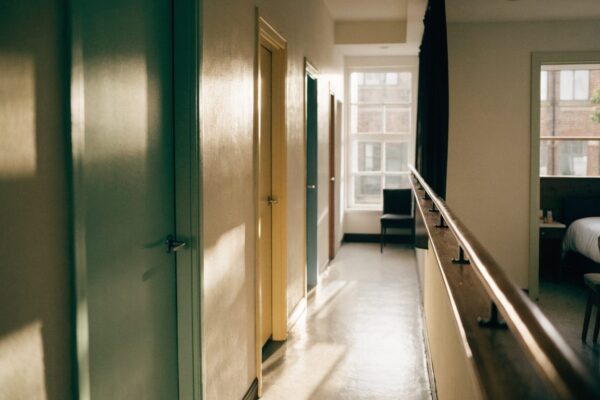 Signalétique intérieure d&rsquo;un EHPAD : repères pour résidents désorientés